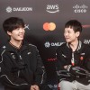 赛事官方晒照：Kanavi和Creme在媒体会上见面